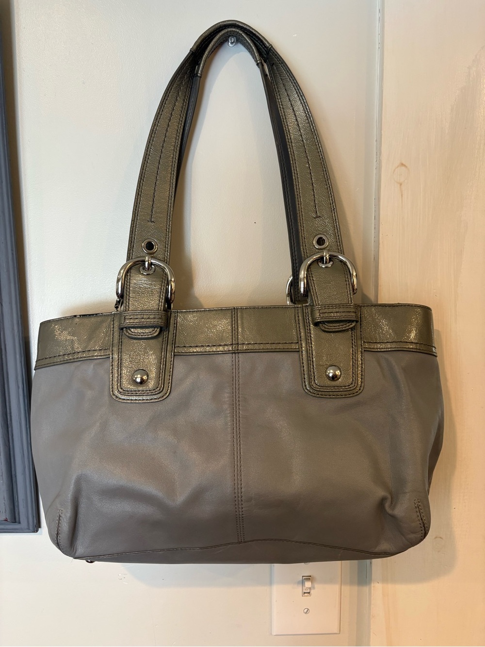 Coach 2000s Y2K SoHo Shoulder Bag Purse Gray Metallic Classic Pleated Leather - Picture 2 of 14